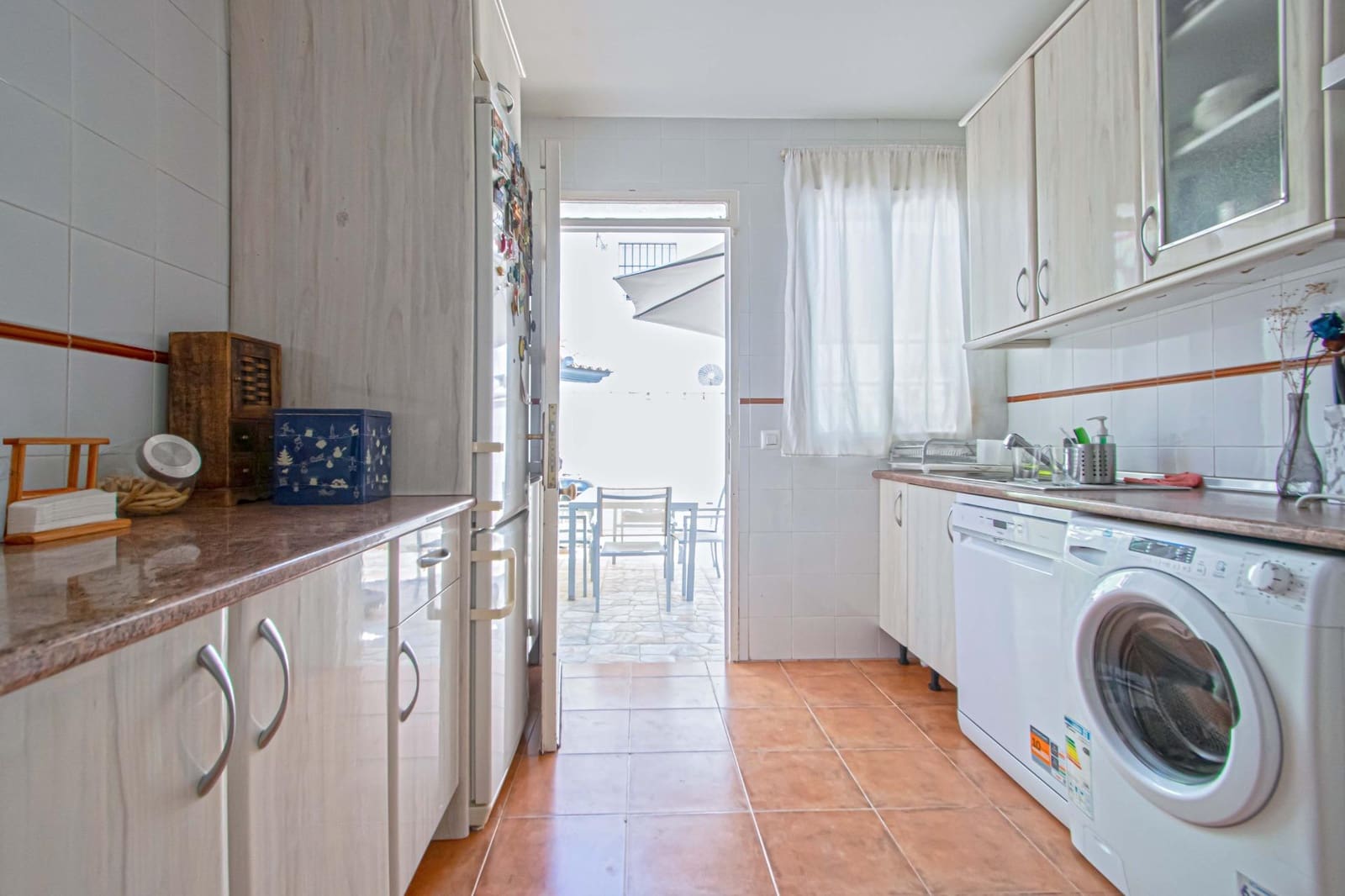 4 slaapkamer Rijtjeshuis te koop in Espartinas met zwembad - € 299.000 (Ref: 9943669)
