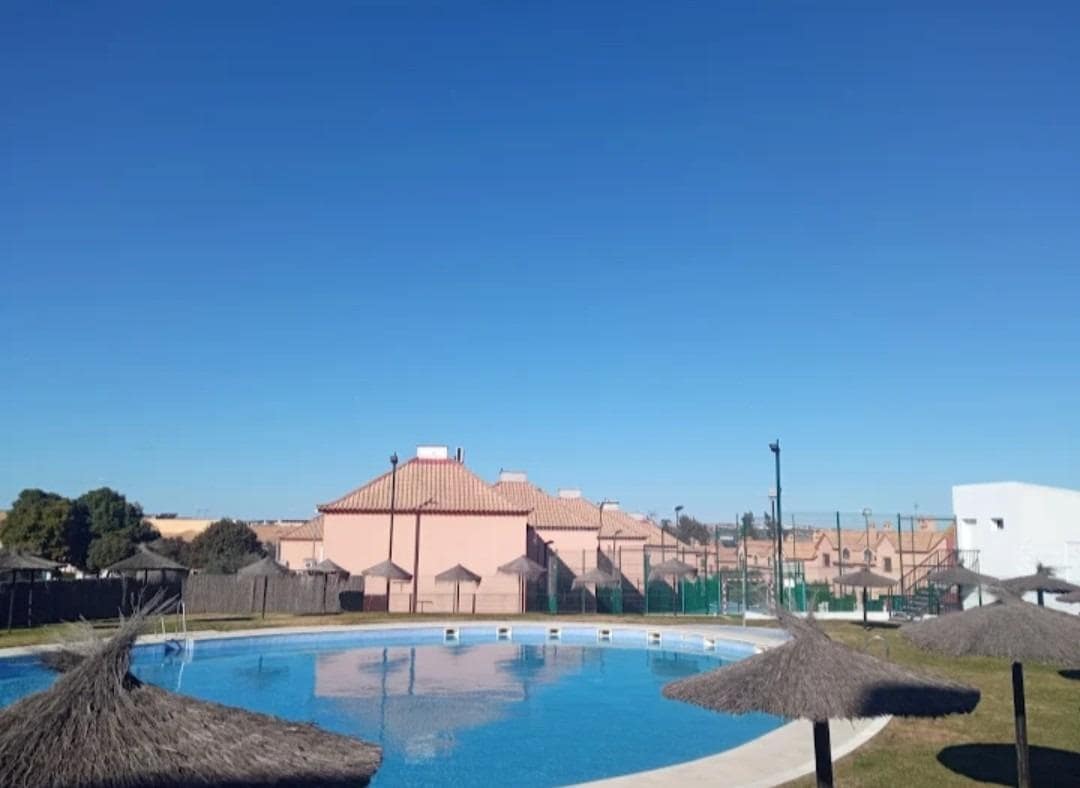4 slaapkamer Rijtjeshuis te koop in Espartinas met zwembad - € 299.000 (Ref: 9943669)