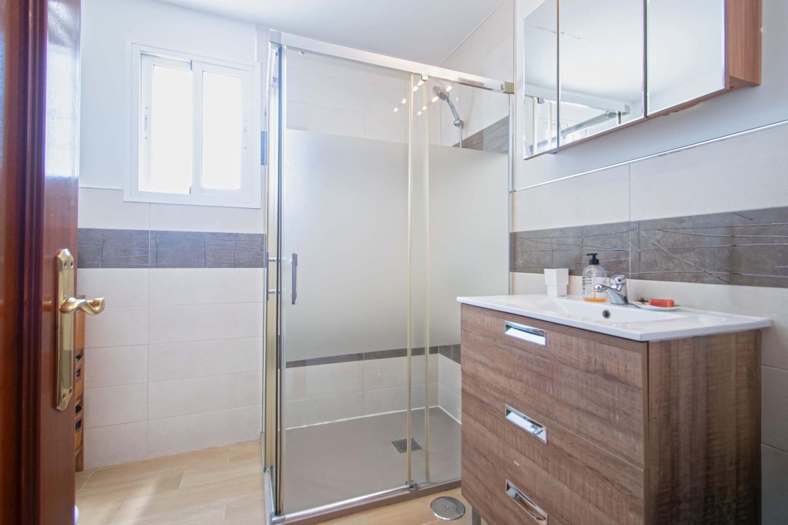 4 slaapkamer Rijtjeshuis te koop in Espartinas met zwembad - € 299.000 (Ref: 9943669)