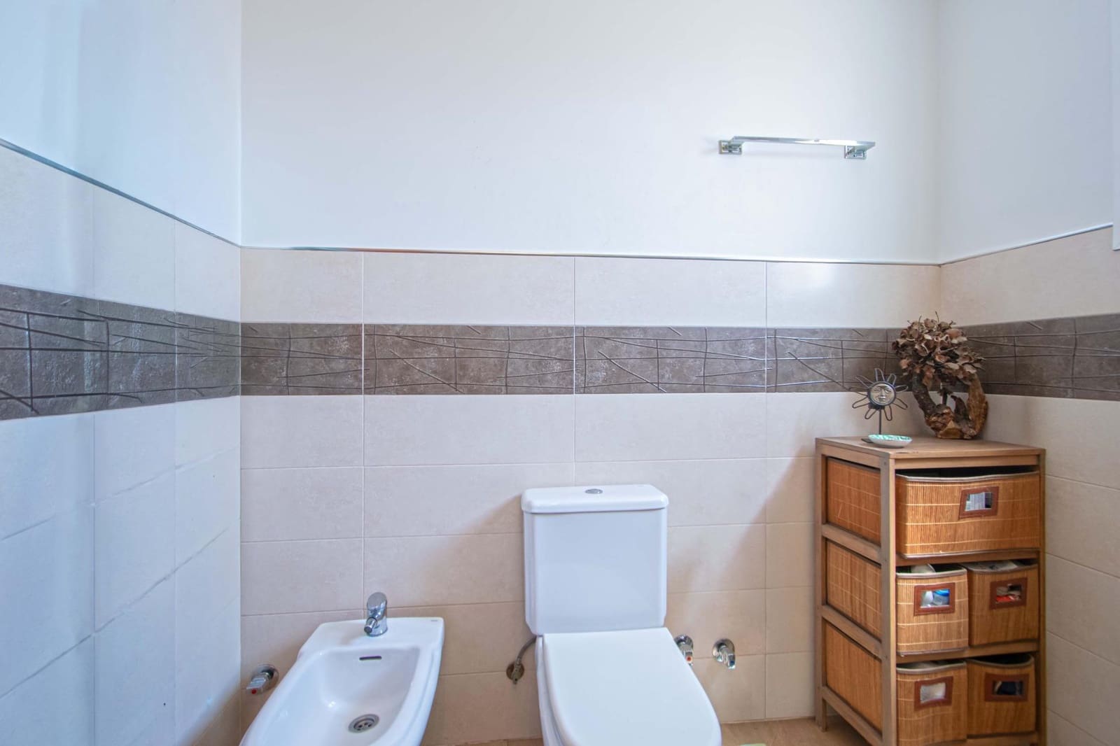 4 slaapkamer Rijtjeshuis te koop in Espartinas met zwembad - € 299.000 (Ref: 9943669)
