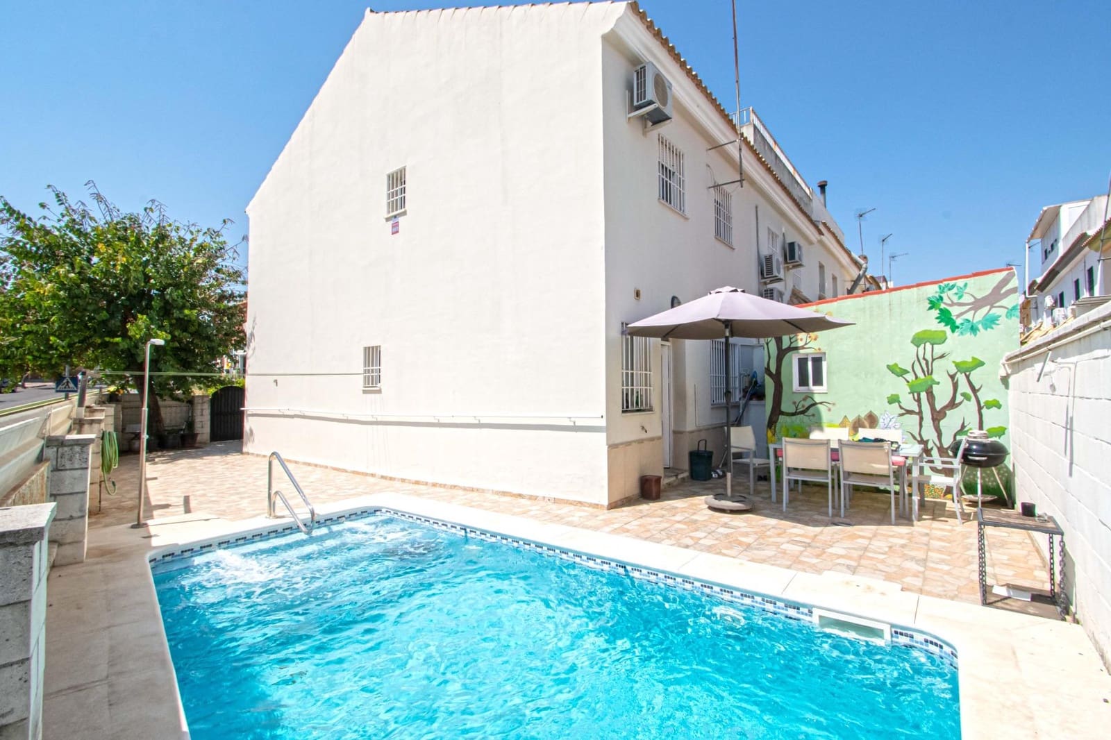 4 slaapkamer Rijtjeshuis te koop in Espartinas met zwembad - € 299.000 (Ref: 9943669)