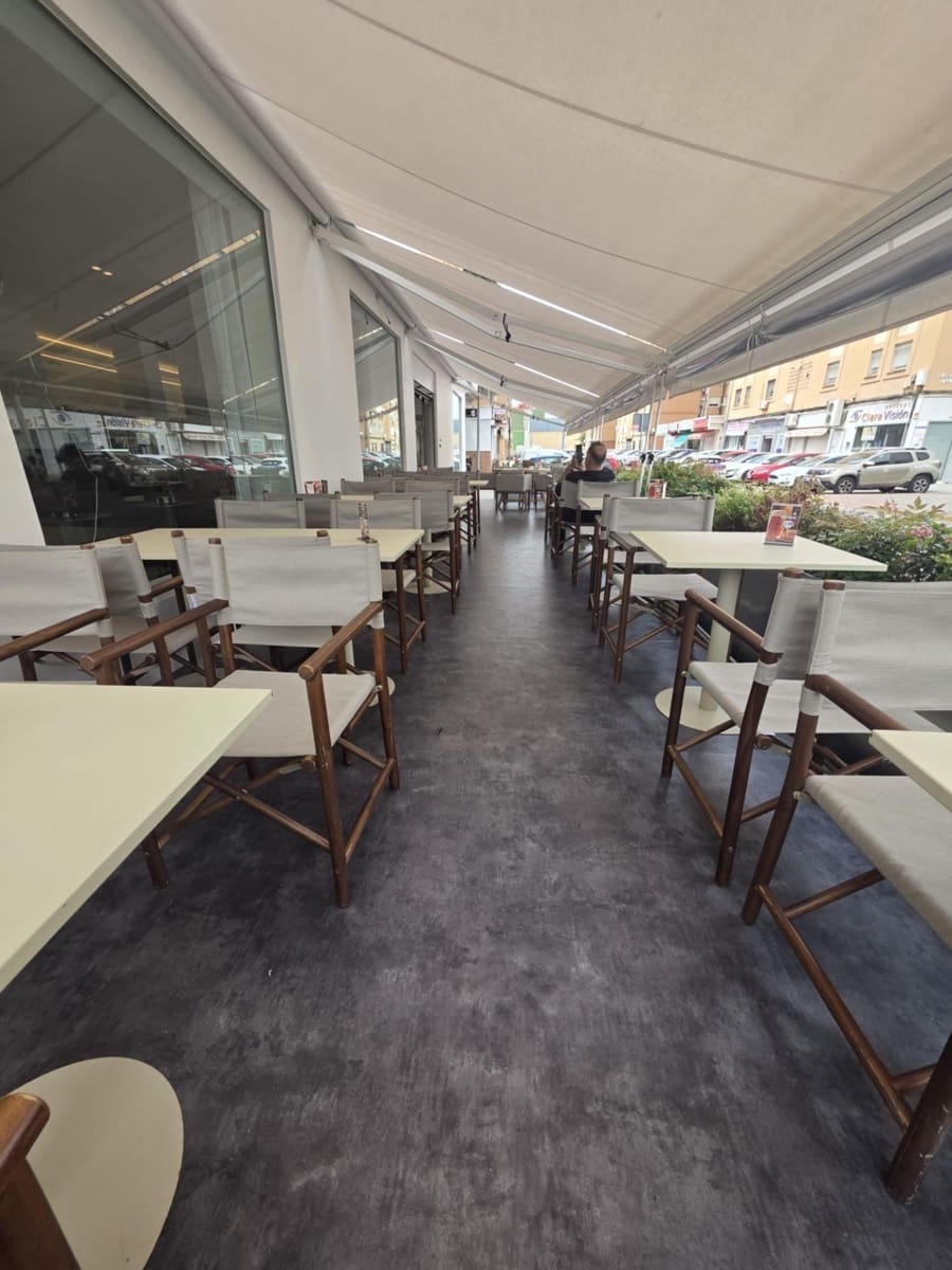 Kaupallinen vuokrattavana paikassa Montequinto - 2 020 € (Ref: 9945776)