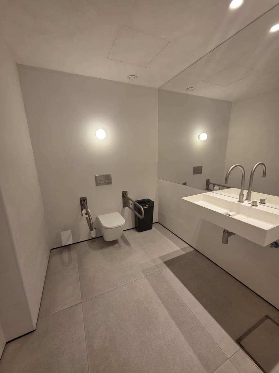 Kaupallinen vuokrattavana paikassa Montequinto - 2 020 € (Ref: 9945776)