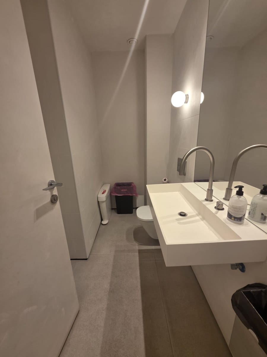Kaupallinen vuokrattavana paikassa Montequinto - 2 020 € (Ref: 9945776)