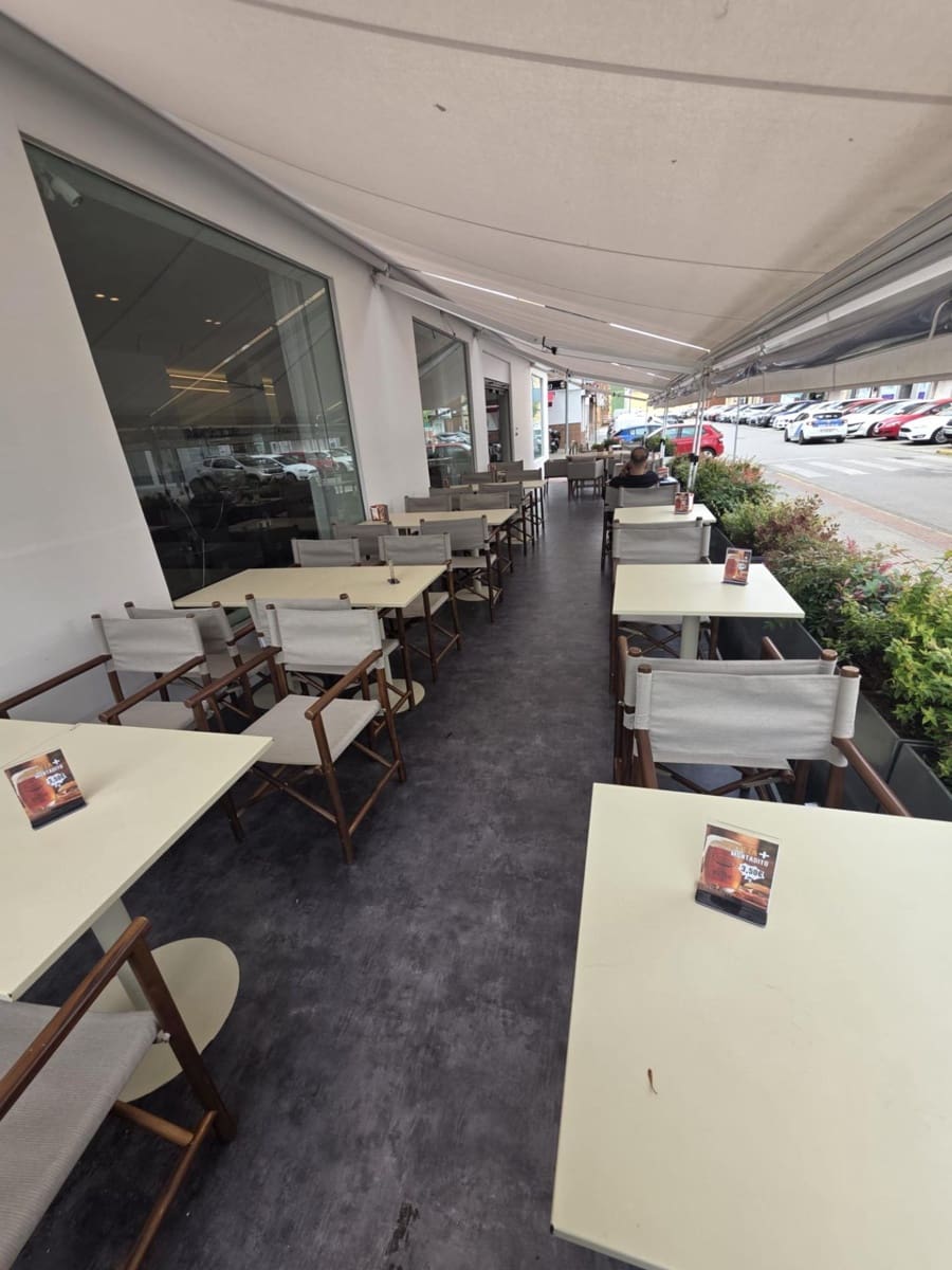 Kaupallinen vuokrattavana paikassa Montequinto - 2 020 € (Ref: 9945776)