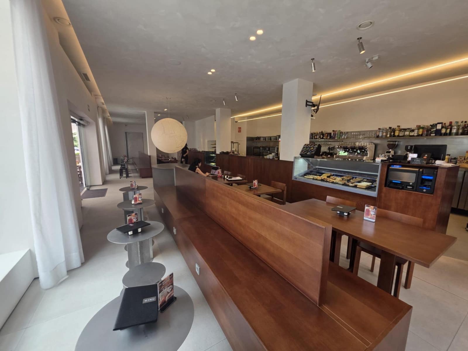 Kaupallinen vuokrattavana paikassa Montequinto - 2 020 € (Ref: 9945776)