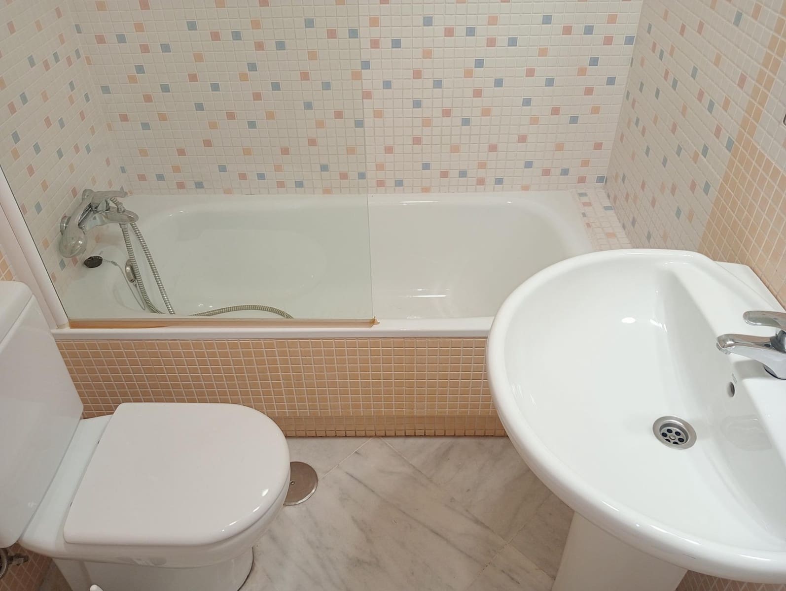 Appartement de 2 chambres à louer à Seville ville avec garage - 1 200 € (Ref: 9945778)