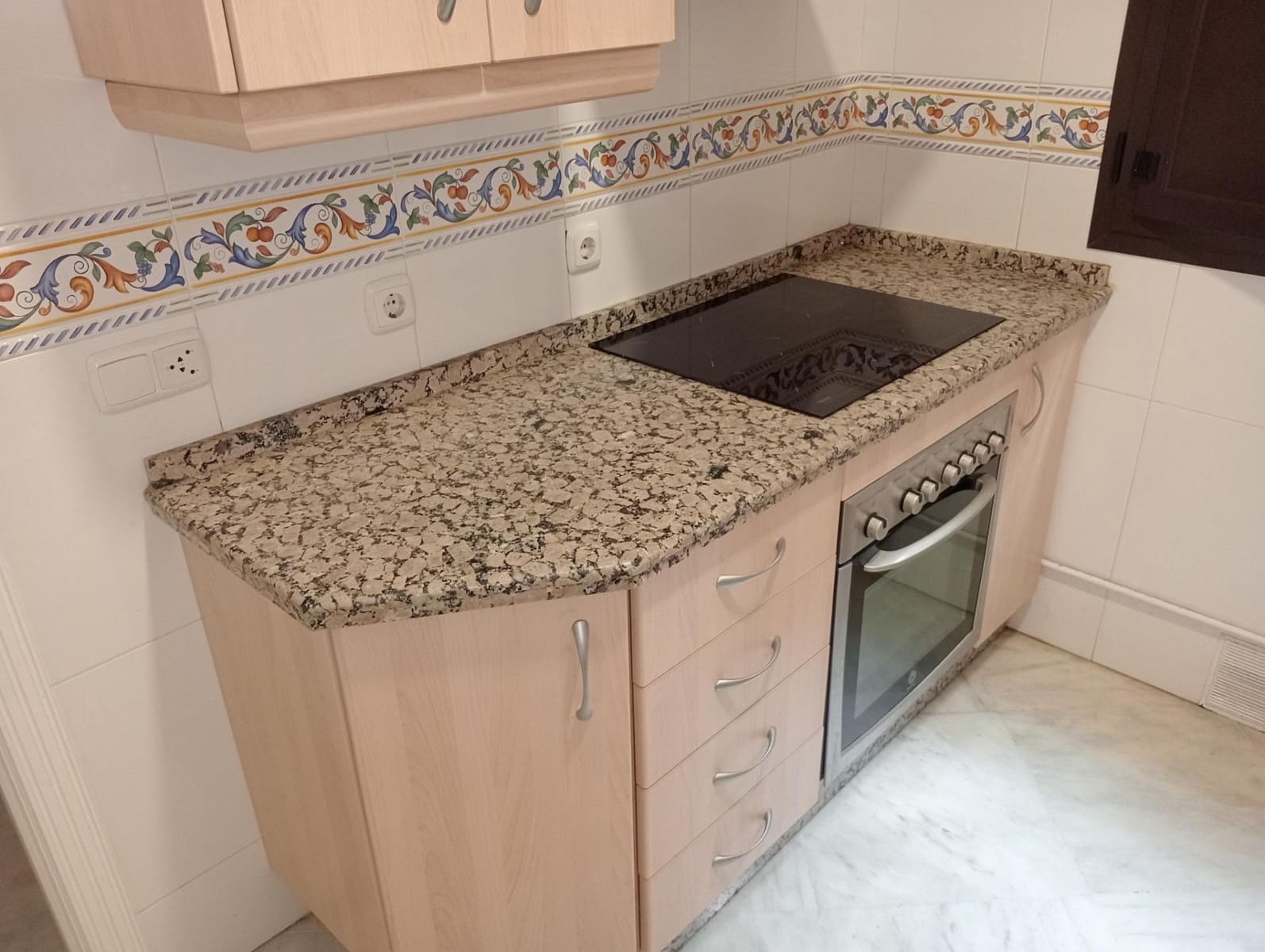 Appartement de 2 chambres à louer à Seville ville avec garage - 1 200 € (Ref: 9945778)