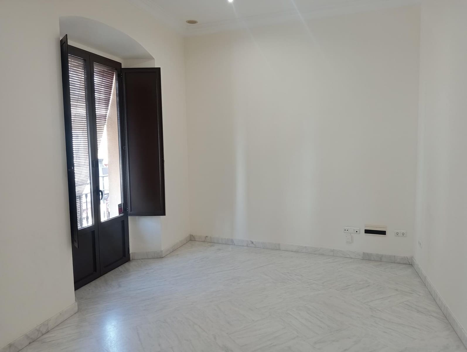 Appartement de 2 chambres à louer à Seville ville avec garage - 1 200 € (Ref: 9945778)