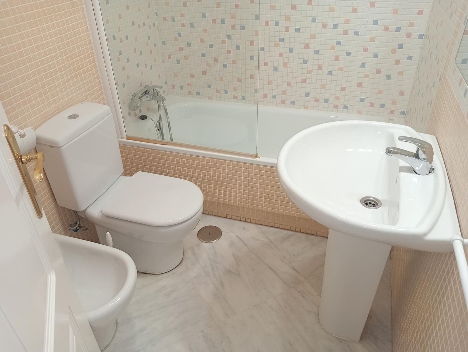 Appartement de 2 chambres à louer à Seville ville avec garage - 1 200 € (Ref: 9945778)