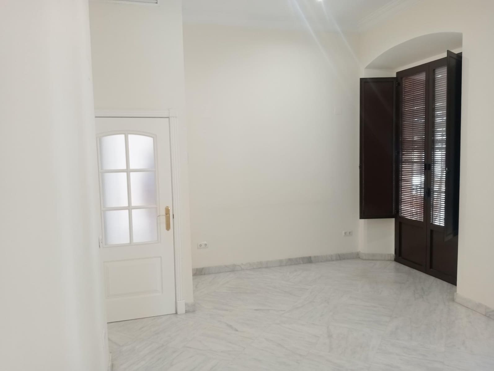 Appartement de 2 chambres à louer à Seville ville avec garage - 1 200 € (Ref: 9945778)
