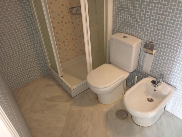 2 sypialnia Mieszkanie do wynajęcia w Miasto Sewilla z garażem - 1 200 € (Ref: 9945778)