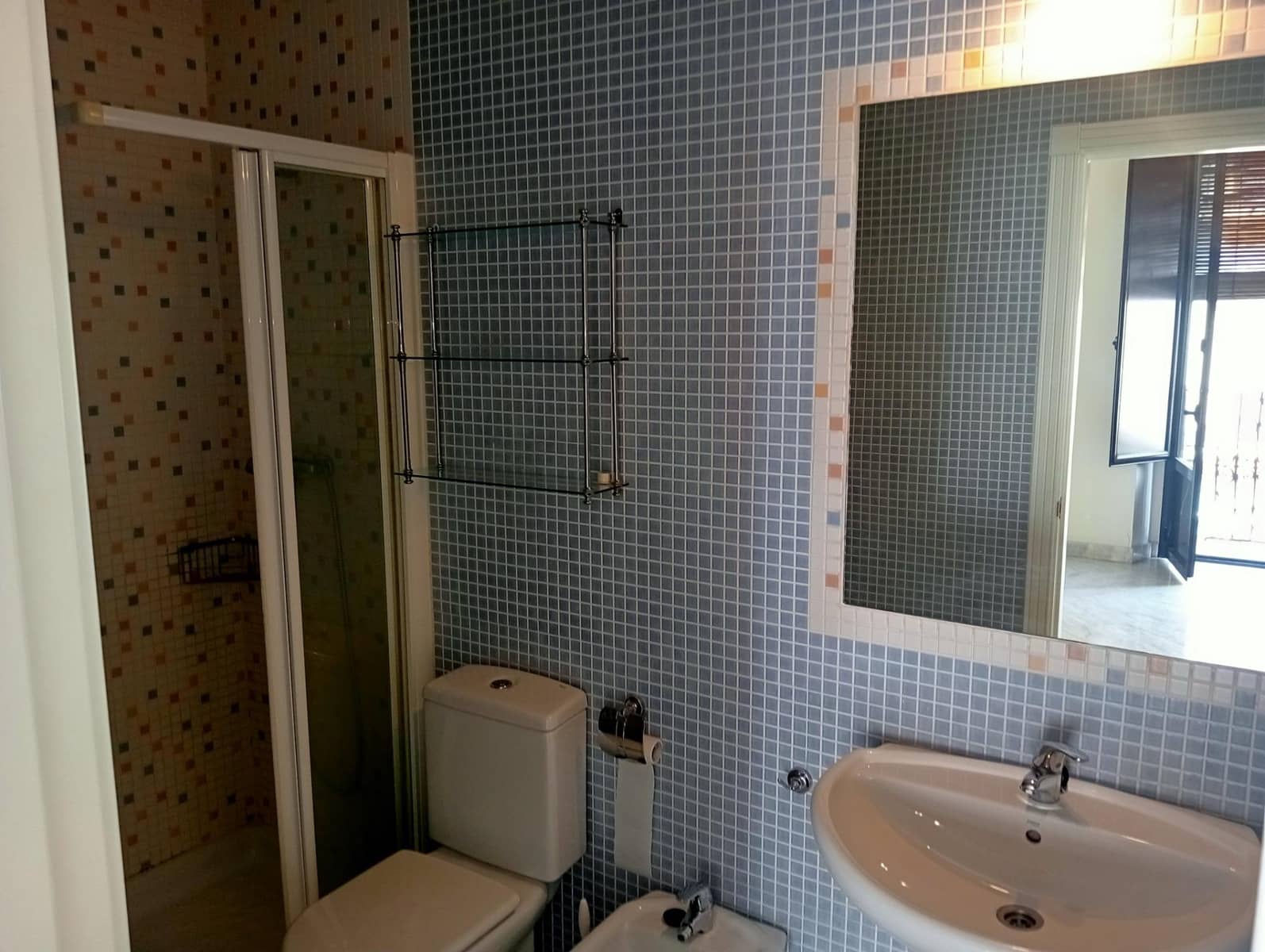 Appartement de 2 chambres à louer à Seville ville avec garage - 1 200 € (Ref: 9945778)