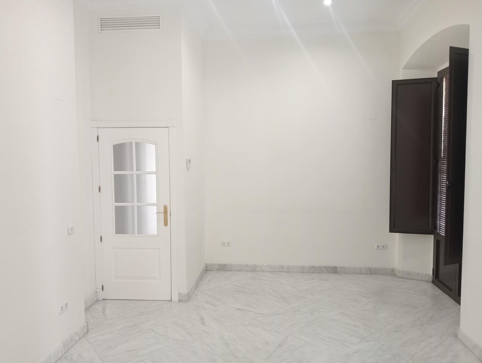 Appartement de 2 chambres à louer à Seville ville avec garage - 1 200 € (Ref: 9945778)