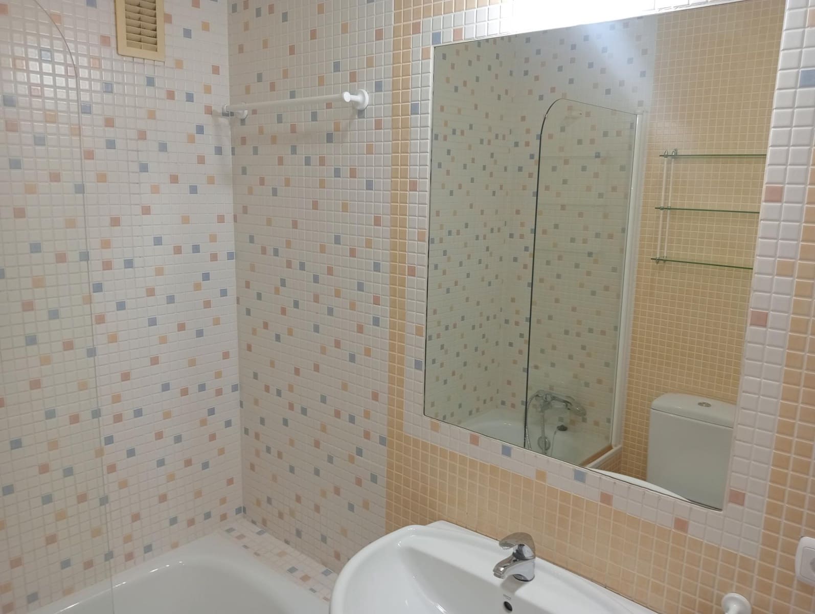 Appartement de 2 chambres à louer à Seville ville avec garage - 1 200 € (Ref: 9945778)