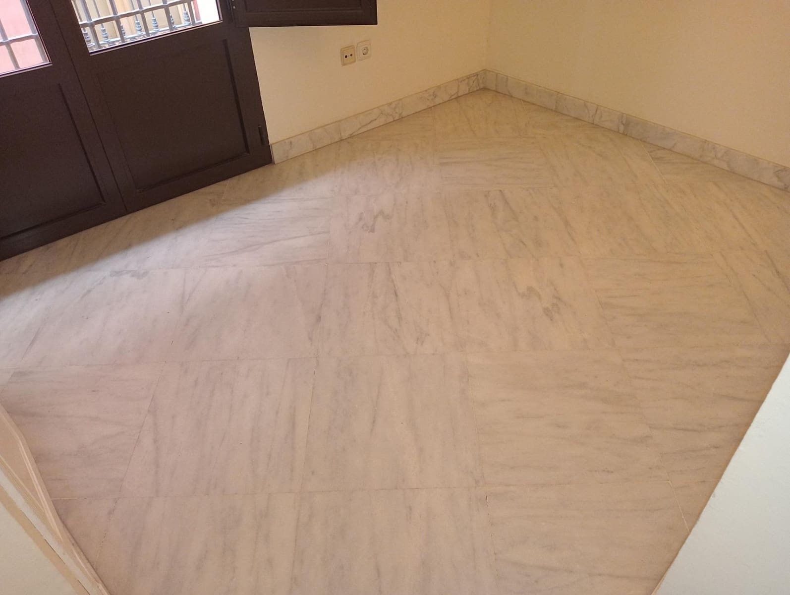Appartement de 2 chambres à louer à Seville ville avec garage - 1 200 € (Ref: 9945778)
