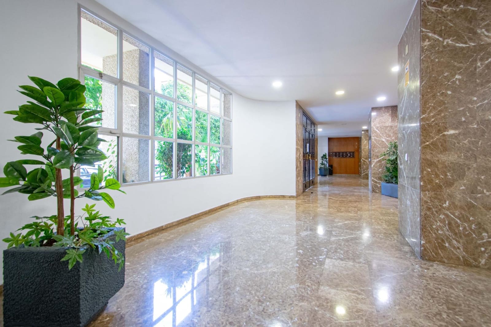 3 bedroom Flat for sale in Seville city with garage - € 675,000 (Ref: 9947979)