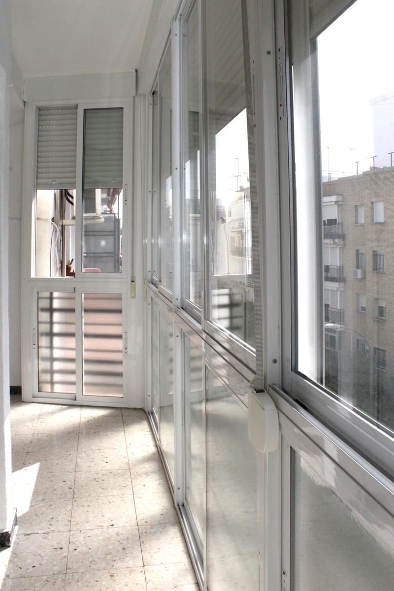 Appartement de 2 chambres à louer à Seville ville - 900 € (Ref: 9947982)