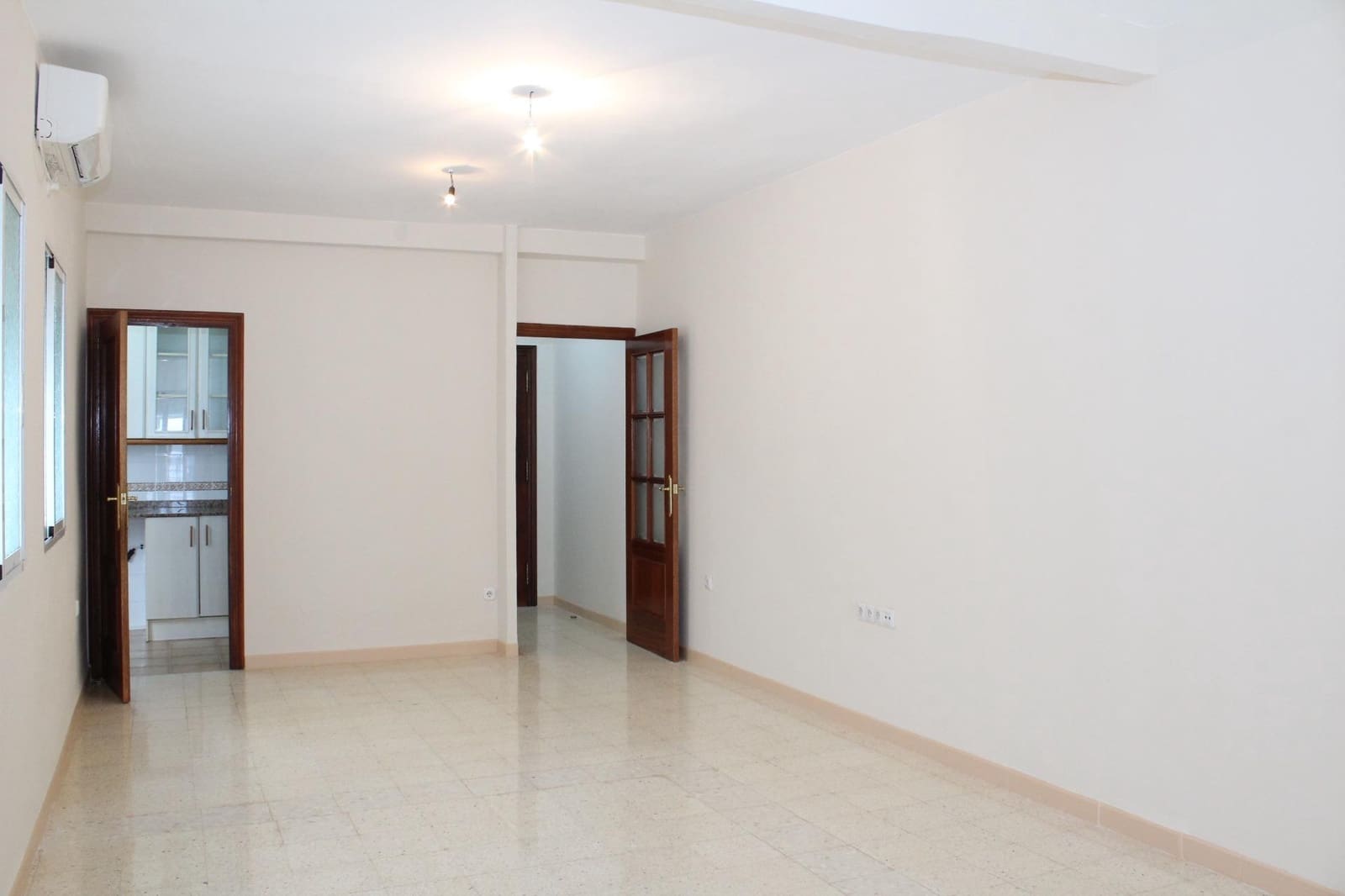 Appartement de 2 chambres à louer à Seville ville - 900 € (Ref: 9947982)