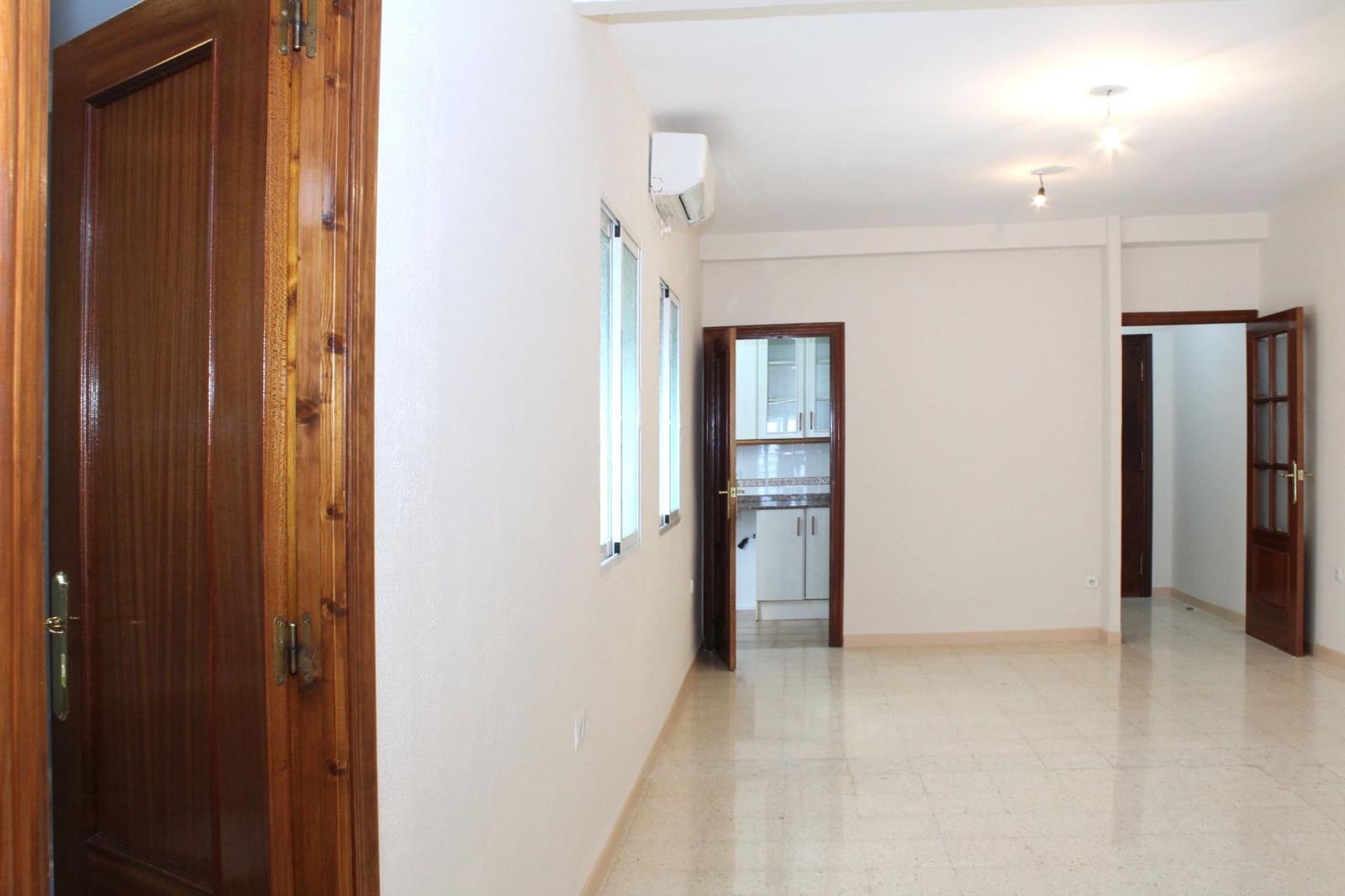 Appartement de 2 chambres à louer à Seville ville - 900 € (Ref: 9947982)
