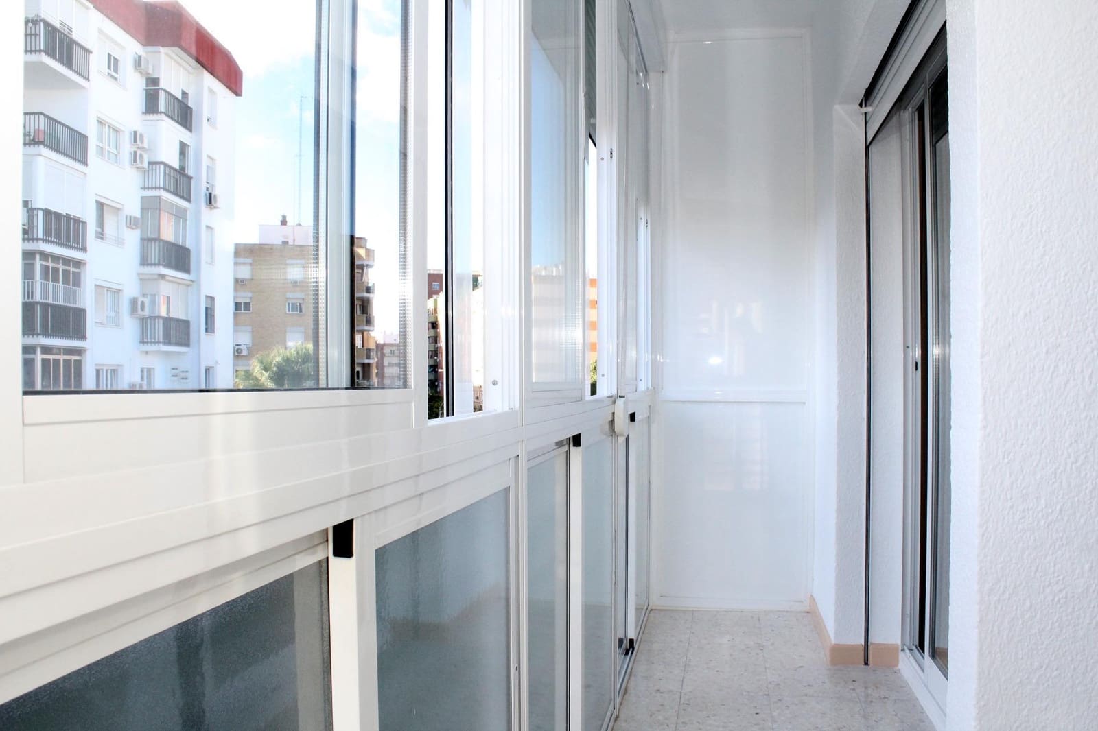 Appartement de 2 chambres à louer à Seville ville - 900 € (Ref: 9947982)