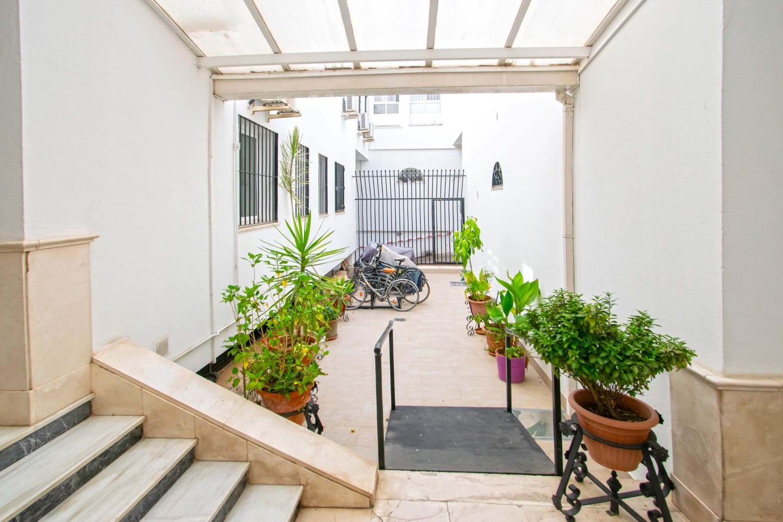 4 soveværelse Lejlighed til salg i Sevilla by med garage - € 480.000 (Ref: 9962768)
