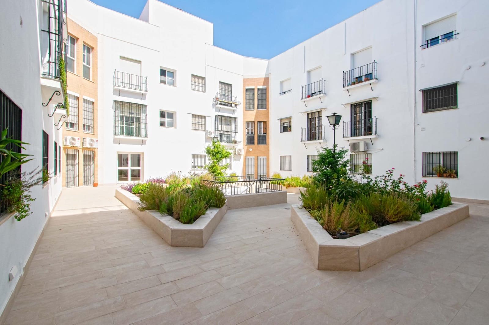 4 soveværelse Lejlighed til salg i Sevilla by med garage - € 480.000 (Ref: 9962768)