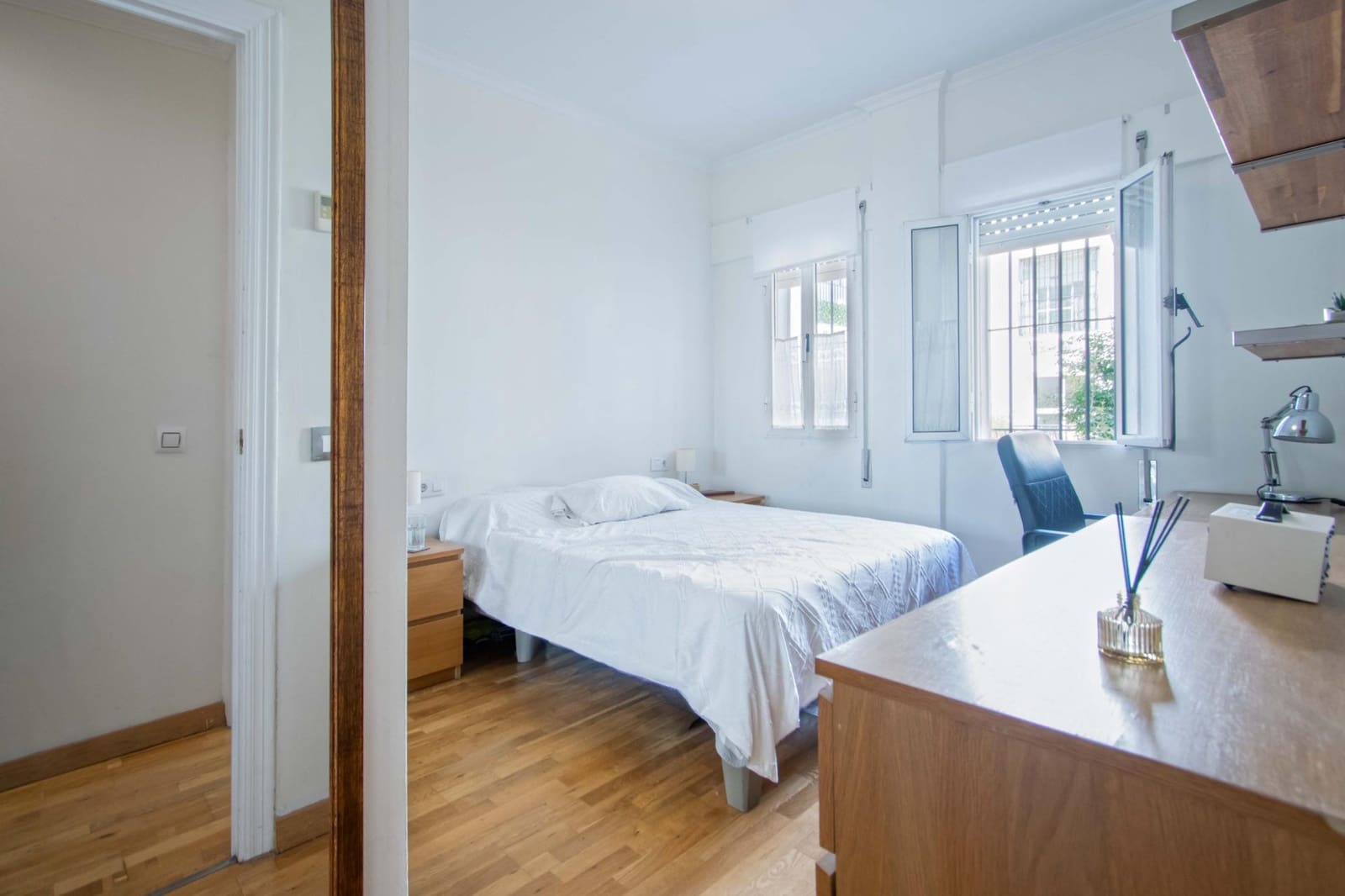 4 soveværelse Lejlighed til salg i Sevilla by med garage - € 480.000 (Ref: 9962768)