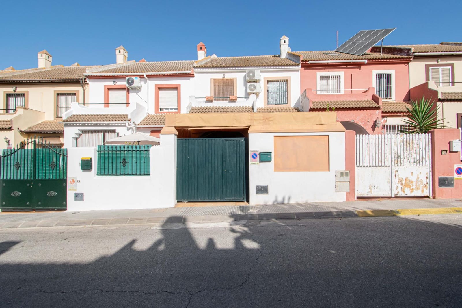 5 soveværelse Rækkehus til salg i Castilleja de la Cuesta med garage - € 278.000 (Ref: 9965341)