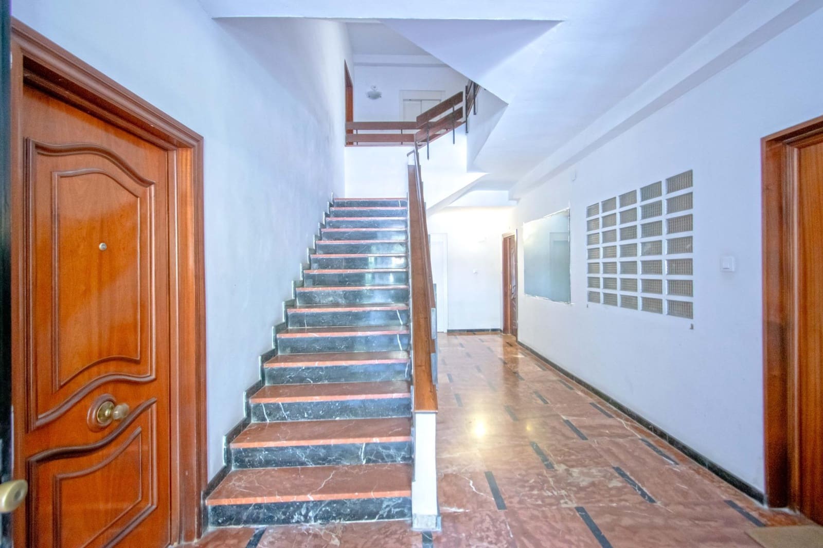 4 bedroom Flat for sale in Seville city - € 359,000 (Ref: 9966705)