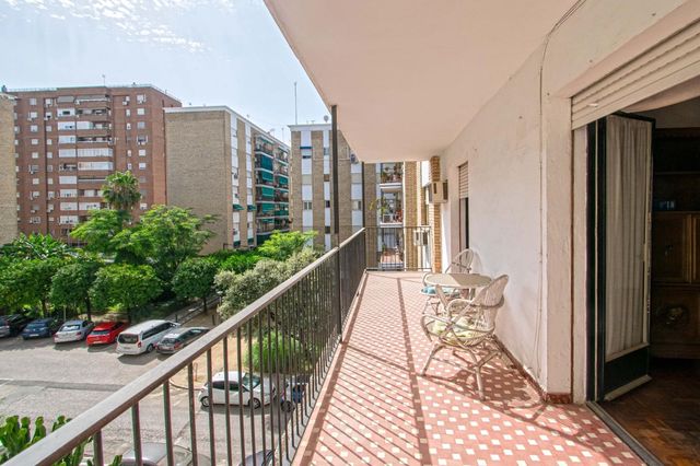 5 chambre Appartement à vendre à Nervión, Séville ville avec garage - 550 000 € (Ref: 9966708)