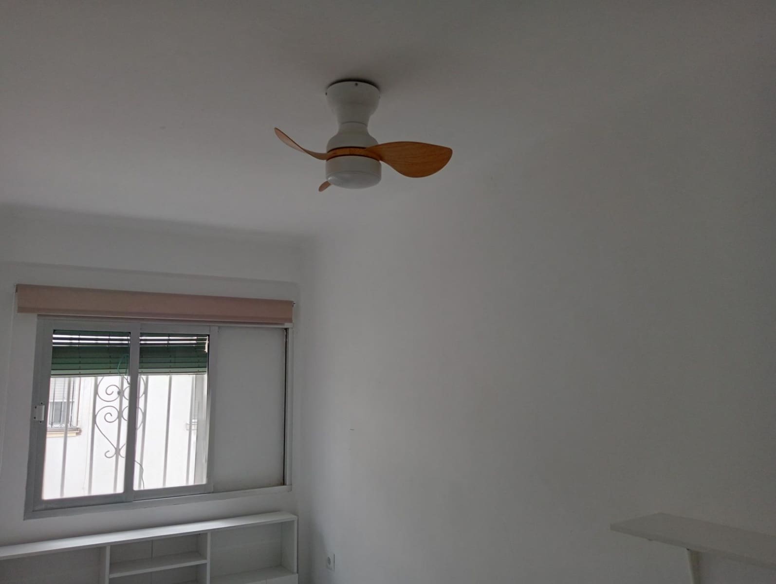 3 soverom Leilighet til leie i Sevilla by - € 850 (Ref: 9973376)