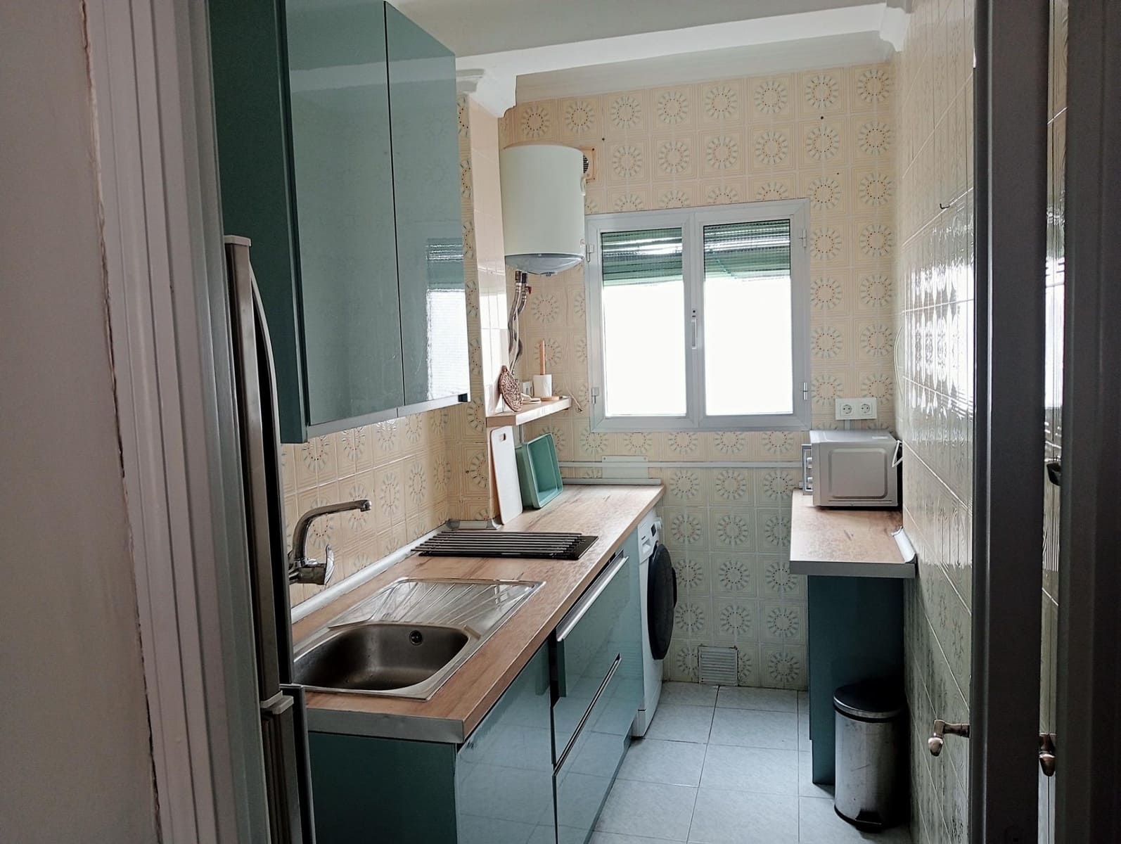 3 soverom Leilighet til leie i Sevilla by - € 850 (Ref: 9973376)