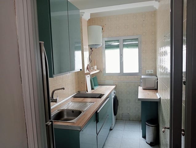 3 soverom Leilighet til leie i Sevilla by - € 850 (Ref: 9973376)