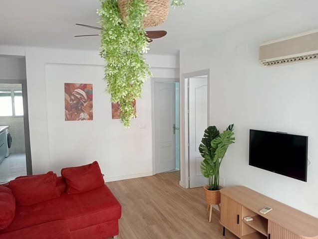 3 soverom Leilighet til leie i Sevilla by - € 850 (Ref: 9973376)