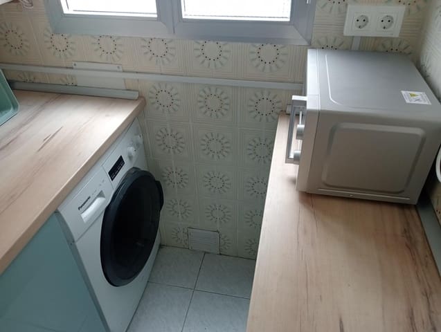 3 soverom Leilighet til leie i Sevilla by - € 850 (Ref: 9973376)