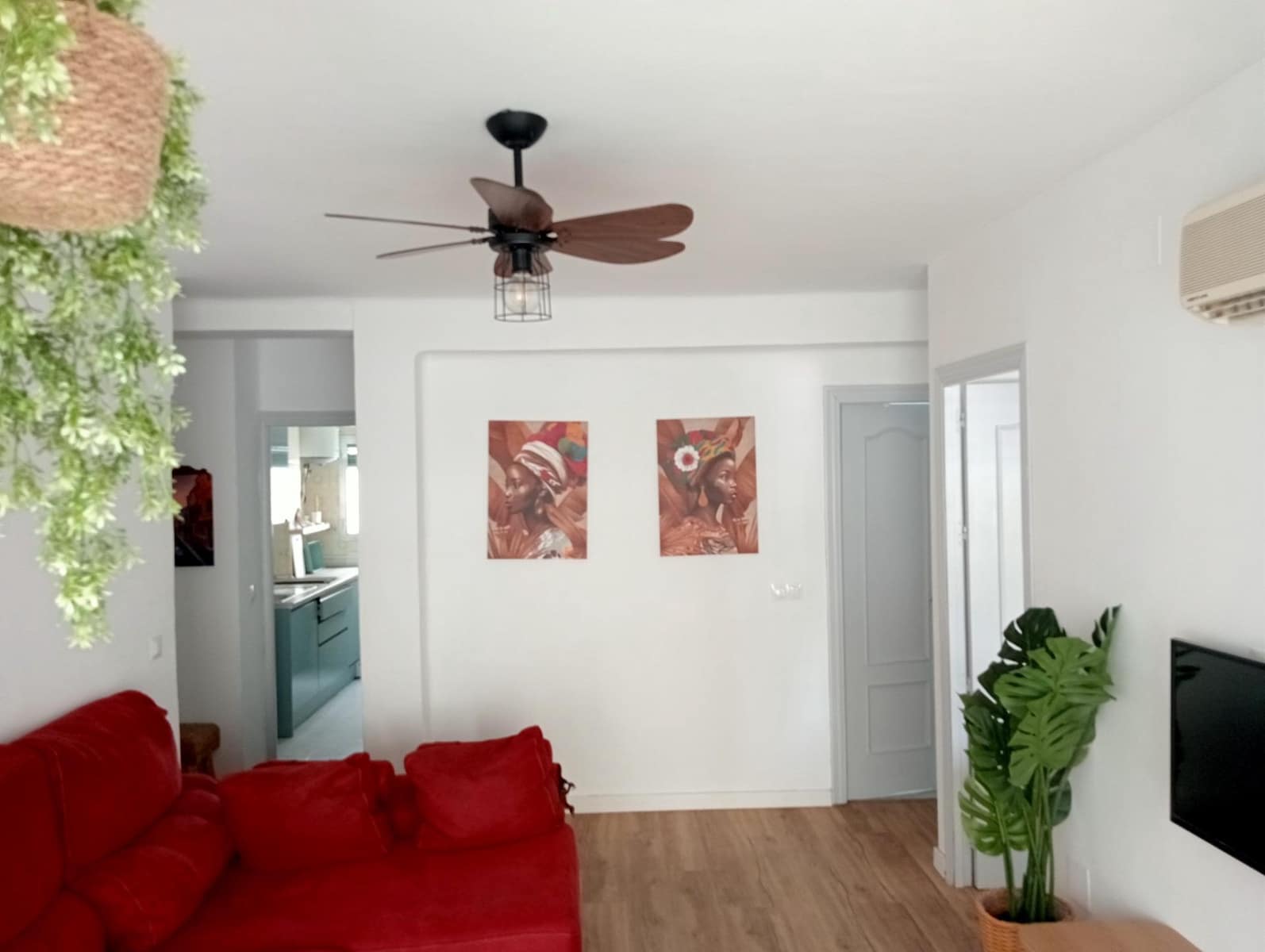 3 soverom Leilighet til leie i Sevilla by - € 850 (Ref: 9973376)
