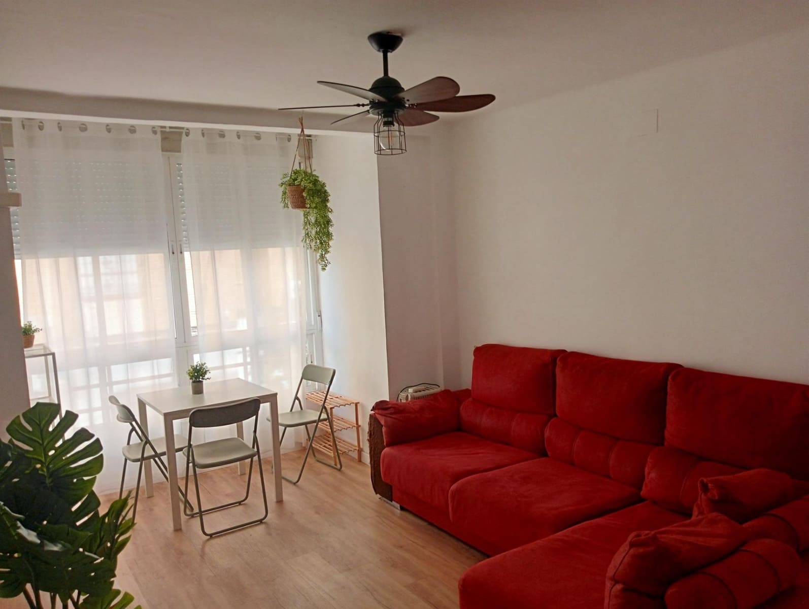 3 soverom Leilighet til leie i Sevilla by - € 850 (Ref: 9973376)
