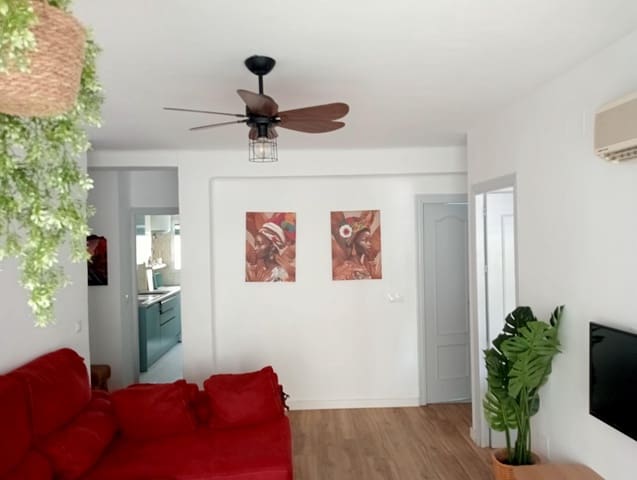 3 soverom Leilighet til leie i Sevilla by - € 850 (Ref: 9973376)