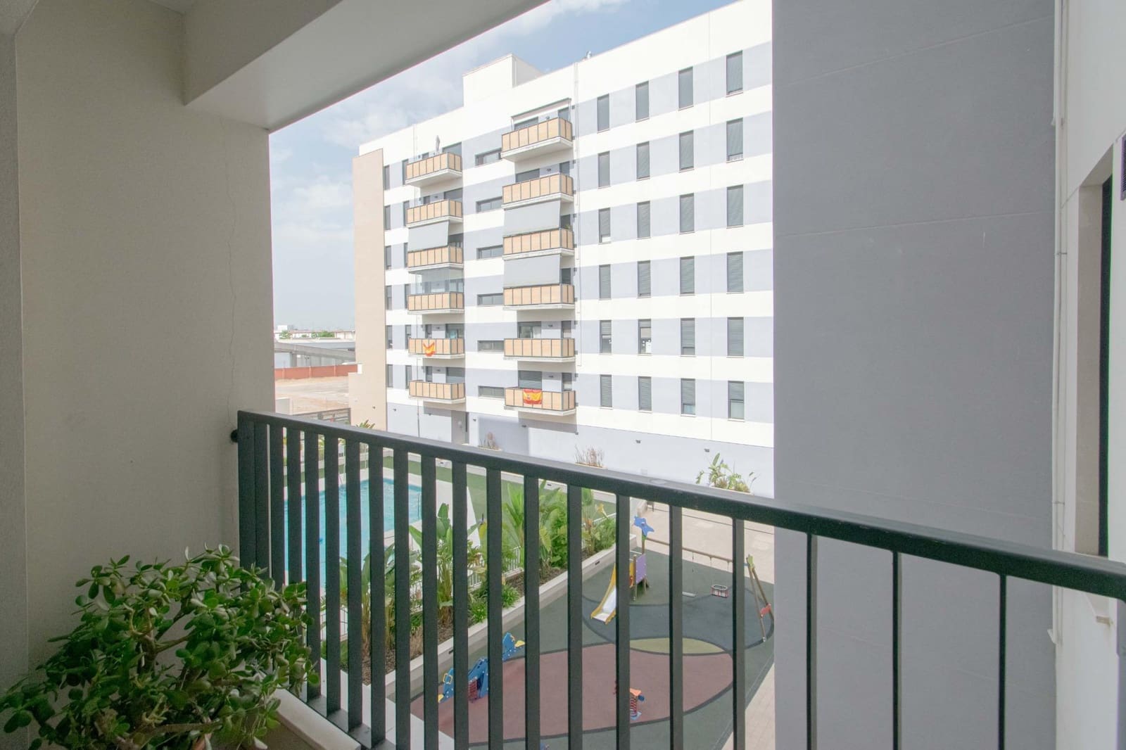 2 soverom Leilighet til salgs i Sevilla by med svømmebasseng garasje - € 212 000 (Ref: 9973378)