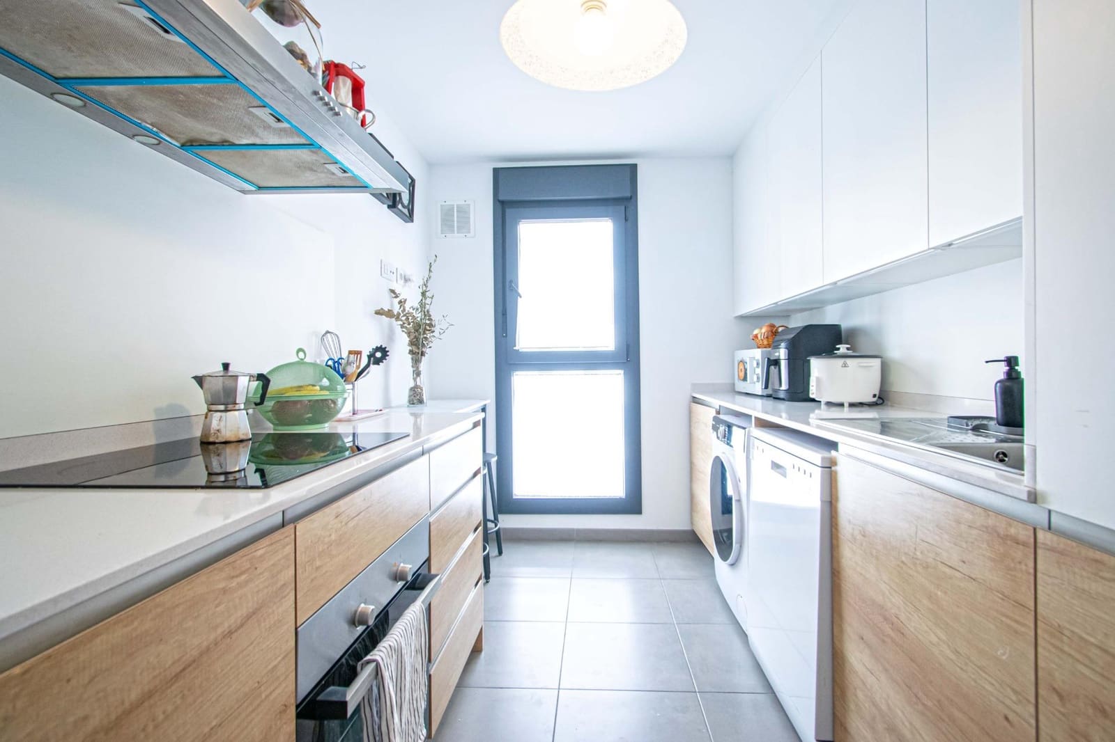 2 soverom Leilighet til salgs i Sevilla by med svømmebasseng garasje - € 212 000 (Ref: 9973378)