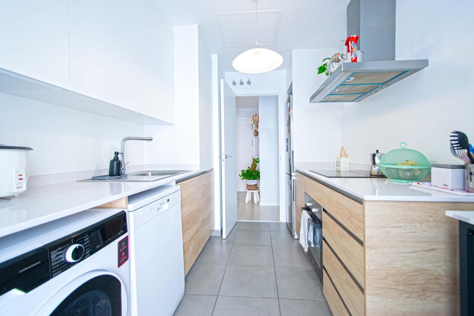 2 soverom Leilighet til salgs i Sevilla by med svømmebasseng garasje - € 212 000 (Ref: 9973378)