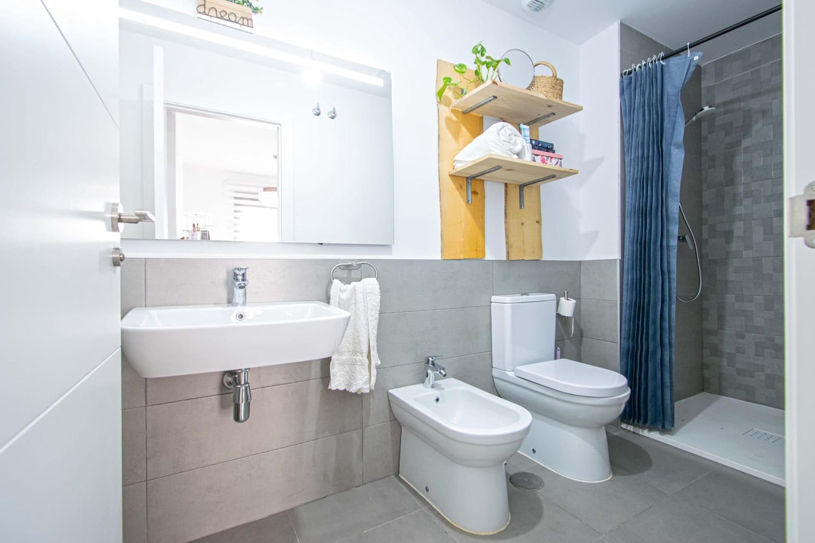 2 soverom Leilighet til salgs i Sevilla by med svømmebasseng garasje - € 212 000 (Ref: 9973378)