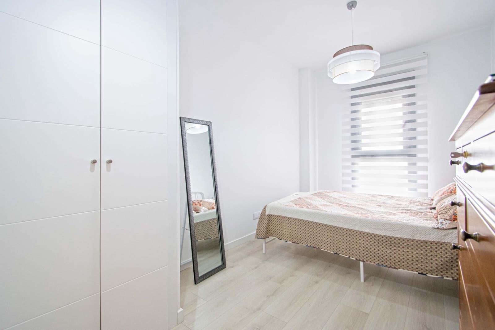 2 soverom Leilighet til salgs i Sevilla by med svømmebasseng garasje - € 212 000 (Ref: 9973378)