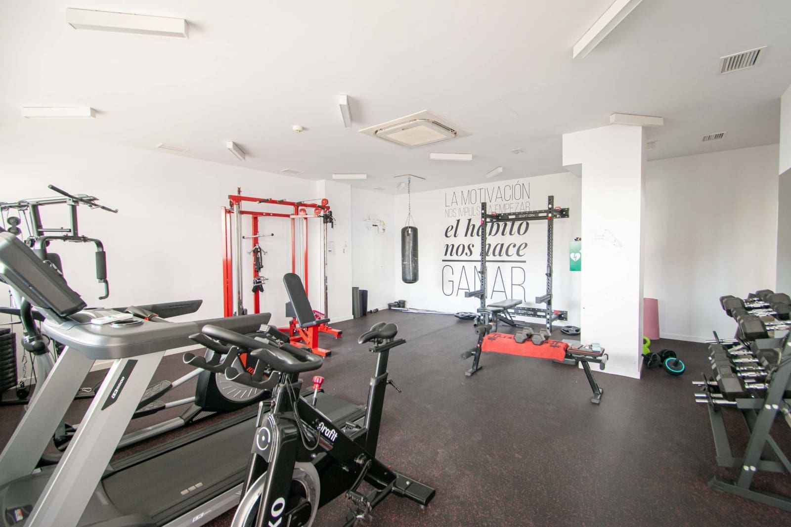 2 soverom Leilighet til salgs i Sevilla by med svømmebasseng garasje - € 212 000 (Ref: 9973378)