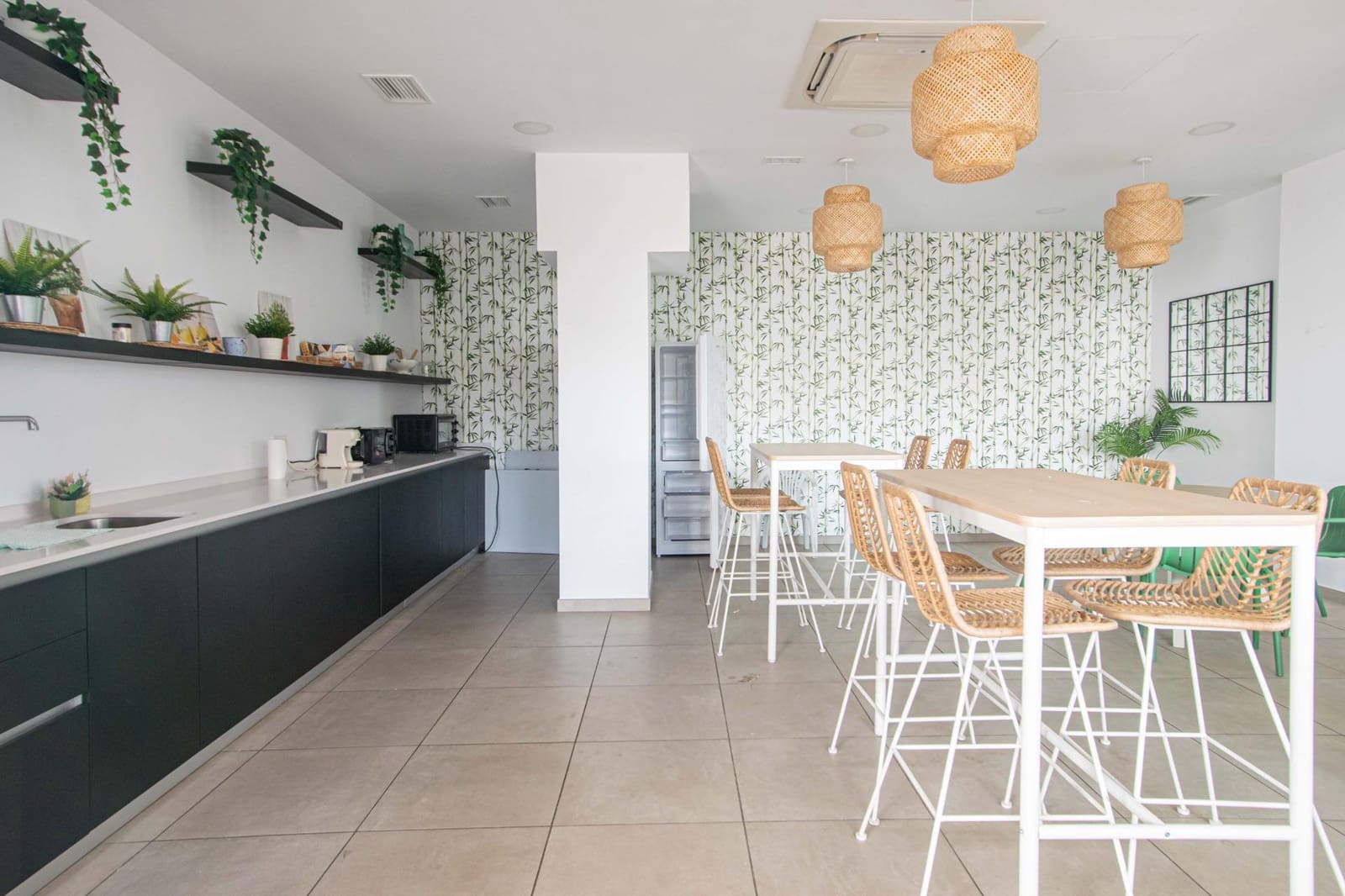 2 soverom Leilighet til salgs i Sevilla by med svømmebasseng garasje - € 212 000 (Ref: 9973378)