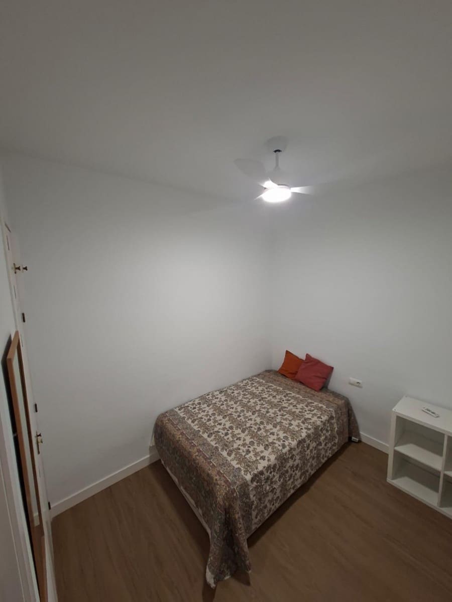 Appartement de 2 chambres à louer à Seville ville - 1 100 € (Ref: 9975503)
