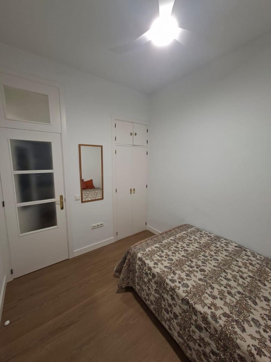 Appartement de 2 chambres à louer à Seville ville - 1 100 € (Ref: 9975503)