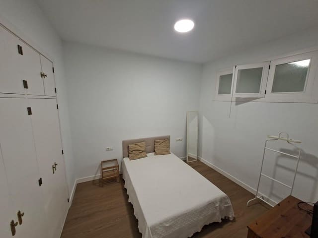 2 slaapkamer Flat te huur in Sevilla stad - € 1.100 (Ref: 9975503)