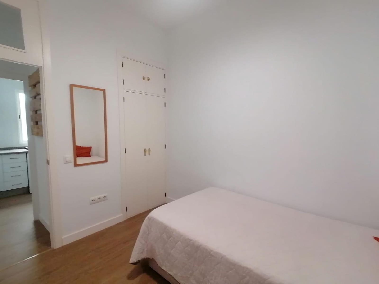 2 bedroom Flat for rent in Seville city - € 1,100 (Ref: 9975503)